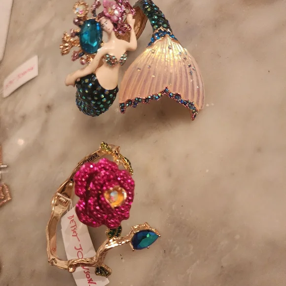 Lot Of Betsey Johnson Jewery - Picture 5 of 10